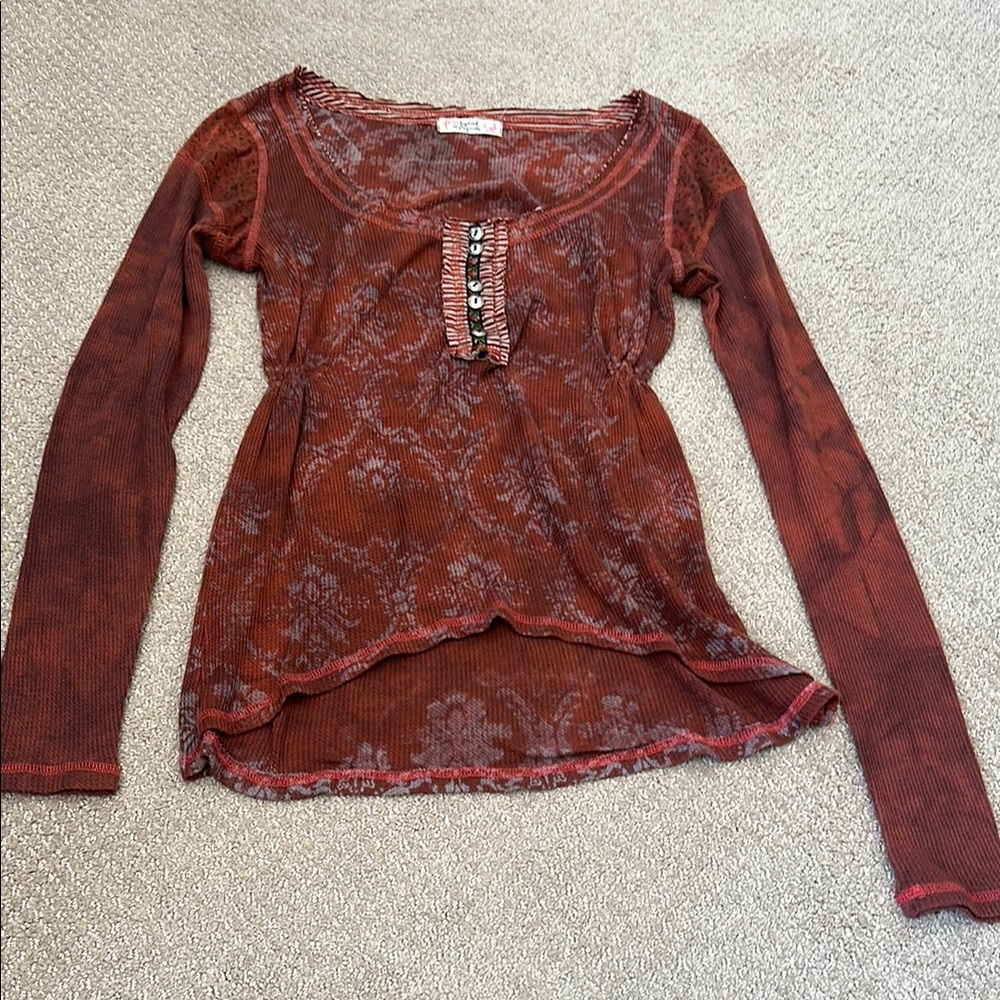 SCRAPBOOK ORIGINALS Red Floral Henley Scoop Lightweight Top